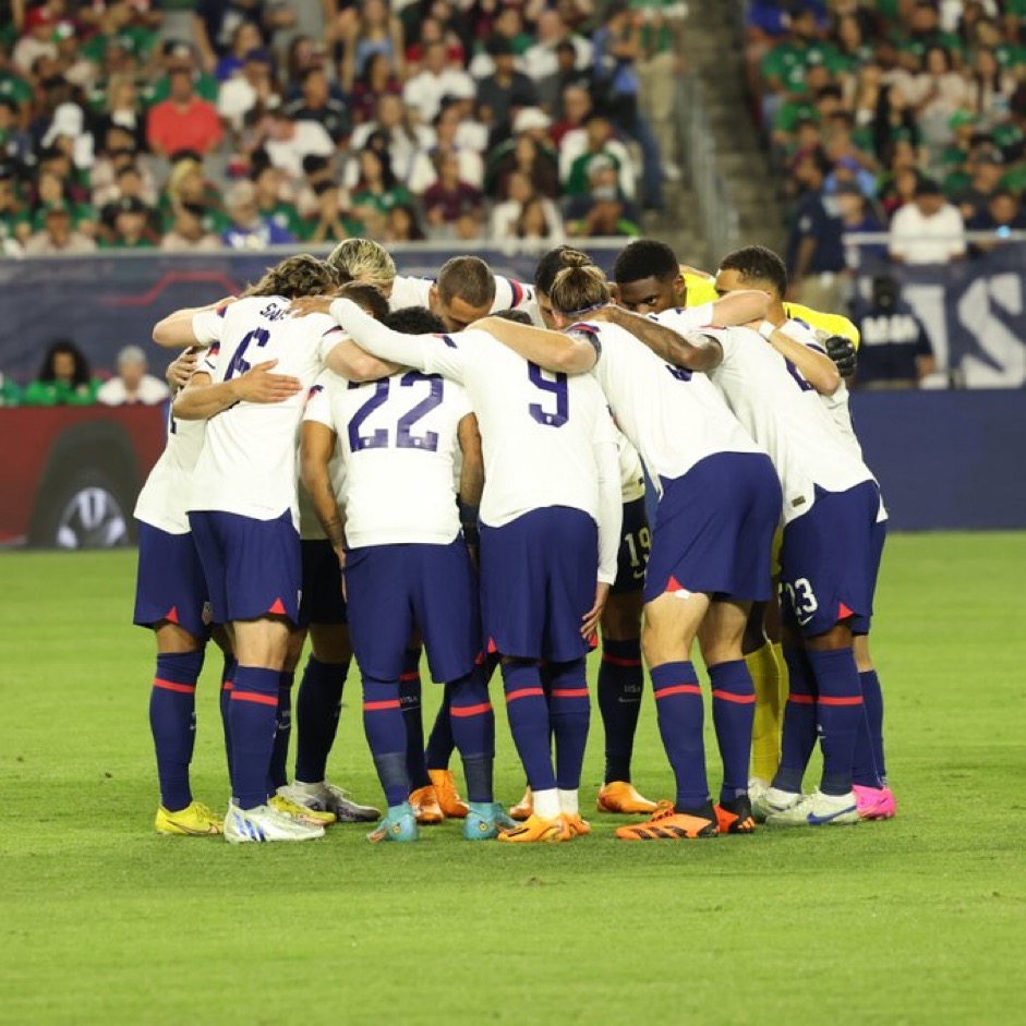 huddle of USMNT starting lineup