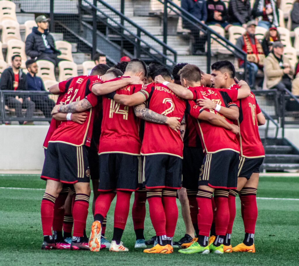atlanta united team huddle