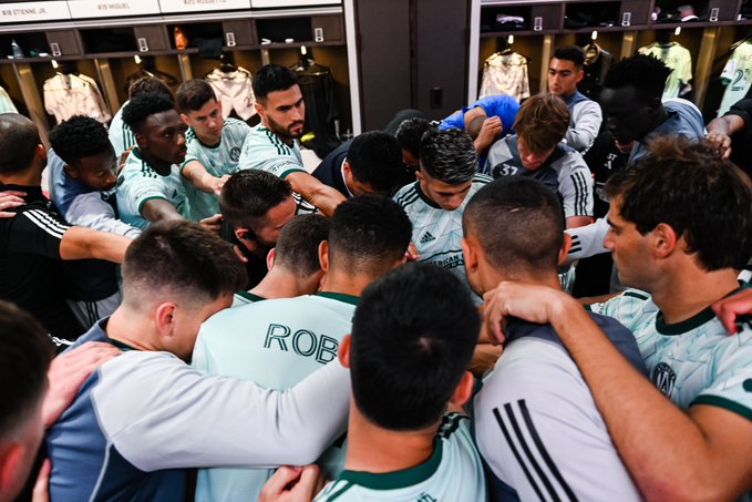 atlanta united in the locker room before the match